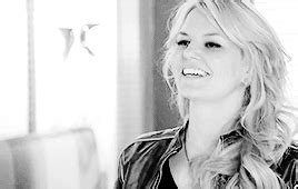 sunsetcurveofficial:Emma Swan + her perfect curly hair - Tumblr Pics