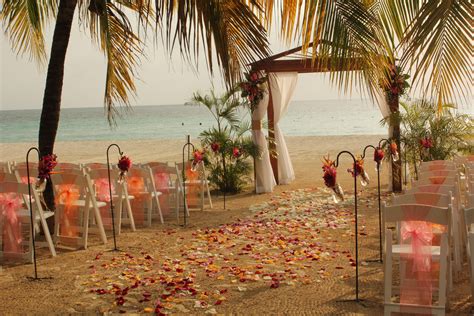 #tropicalparadise #couplessweptaway #wedding c.oupl.es/1ufsROz Jamaica ...