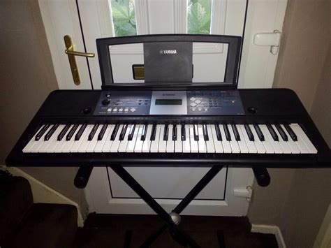 Yamaha YPT-230 keyboard and stand | in Middleton, West Yorkshire | Gumtree