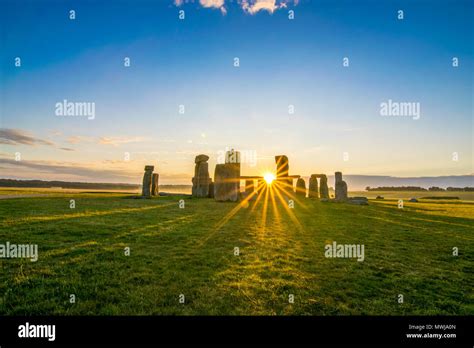 Stonehenge At Sunrise High Resolution Stock Photography and Images - Alamy