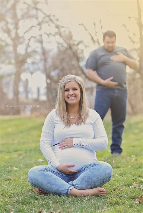 20 Hilarious Photos of Dads Embracing the Pregnancy Shoot