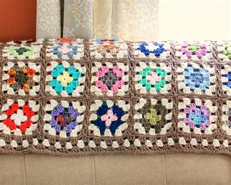 Free Crochet Granny Square Blanket Pattern - Petals to Picots