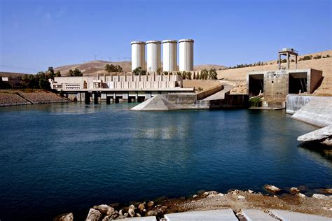 Fears grow about Mosul Dam catastrophe - CBS News