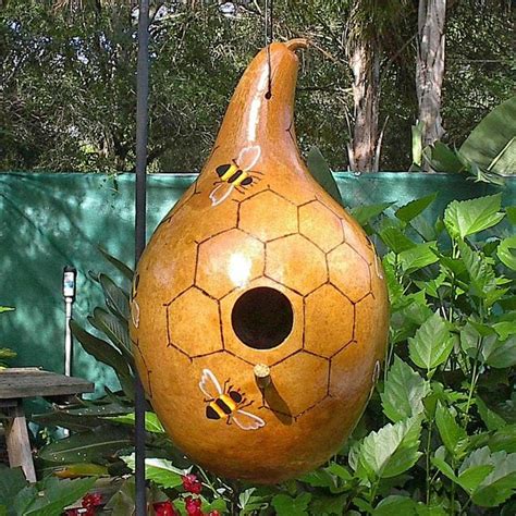 Beehive with bees gourd birdhouse. | Gourds birdhouse, Hand painted ...