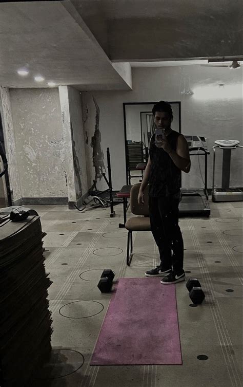 Gym dark aesthetic | Dream home gym, Gym room at home, Simple home gym