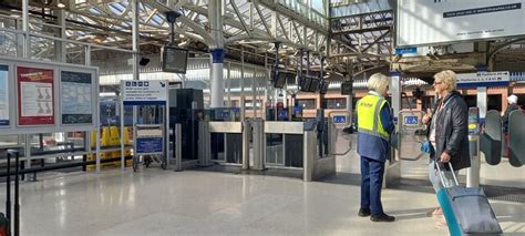 Aberdeen railway station © Mike Pennington cc-by-sa/2.0 :: Geograph Britain and Ireland