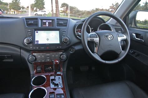 Toyota Kluger Review - photos | CarAdvice