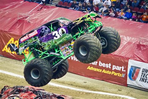 The History of the Grave Digger Monster Truck - The News Wheel