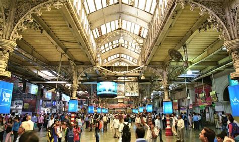 Beauty and Bedlam in Mumbai’s Hectic Chhatrapati Shivaji Terminus - Travelogues from Remote Lands