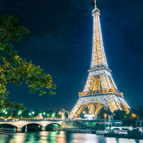 The Eiffel Tower At Night Wallpaper