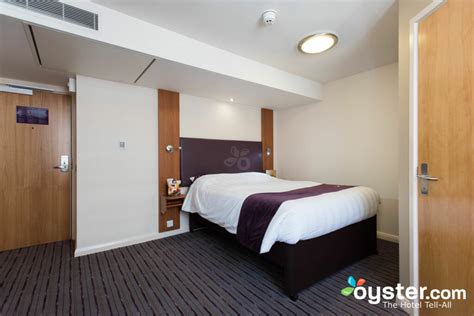 Premier Inn London Victoria Hotel - The Double Room at the Premier Inn London Victoria Hotel ...