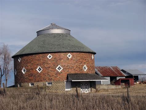 curving back: an old round barn