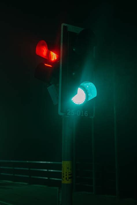 Traffic Lights at Night · Free Stock Photo