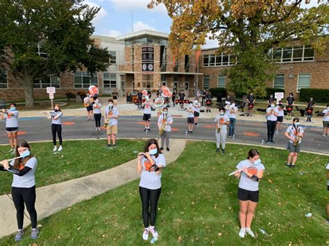 Libertyville High's Drive-By Homecoming Parade: Photos | Libertyville, IL Patch