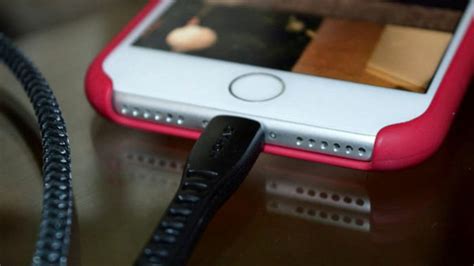 Video Apple could be forced to ditch its Lightning cable - ABC News