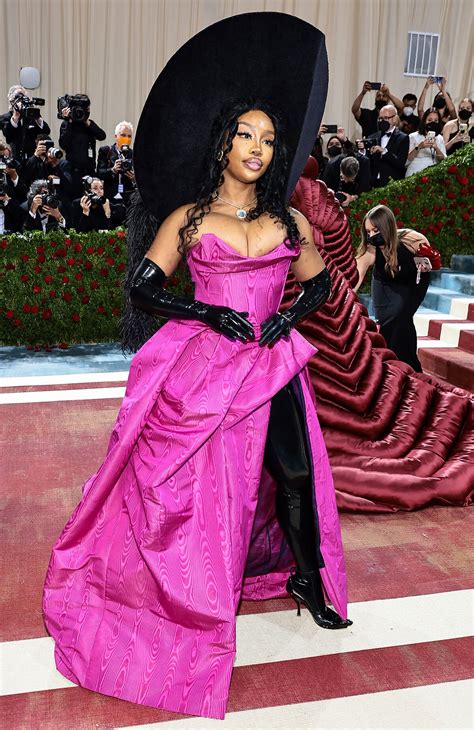 SZA Reveals 'Snack Out The Back' of 2022 Met Gala: 'I Was Too Worried ...