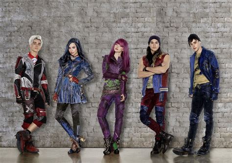 Disney's Descendants 2 – Behind-the-scenes - First News Live!