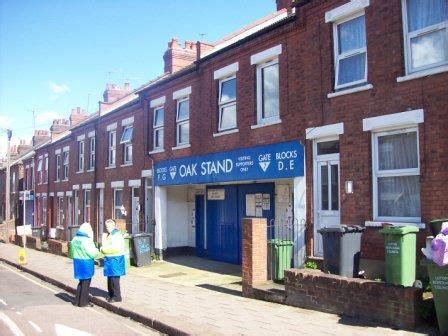 SixTwoThreeSevenFourFiveOne: Luton Town Fc Stadium Entrance