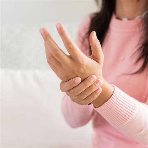 Ejercicios sencillos para aliviar la artrosis de manos en personas mayores Ulnar Nerve ...