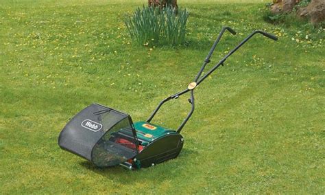 Best Manual Lawn Mower UK Reviews 2024 (Hand Push Mower)