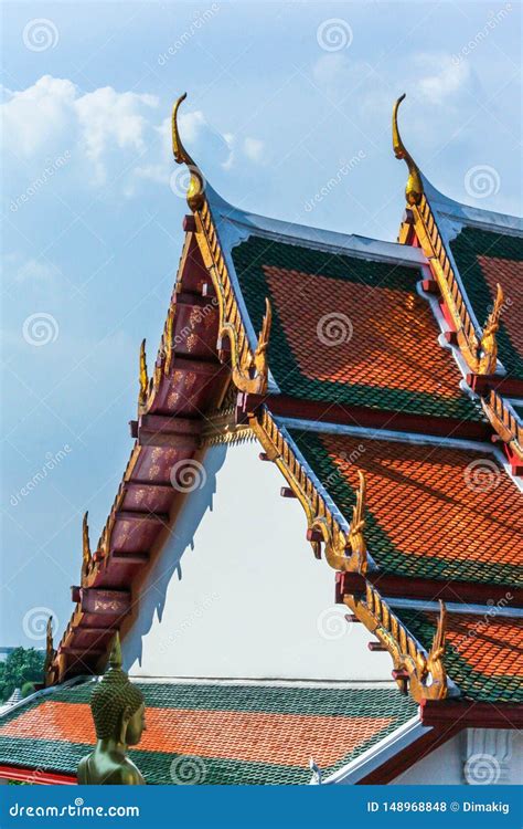 Architecture of Wat Arun on Background of Blue Sky. Temple of Dawn ...