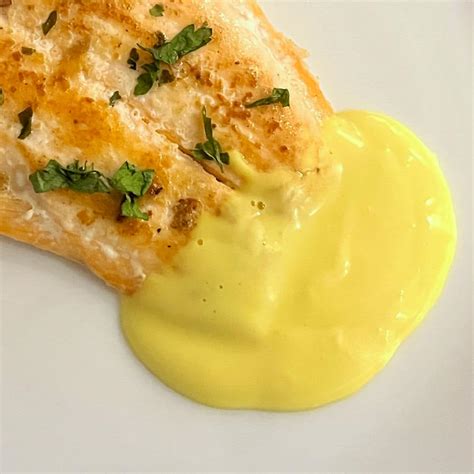 Lemon Hollandaise sauce in 10 minutes