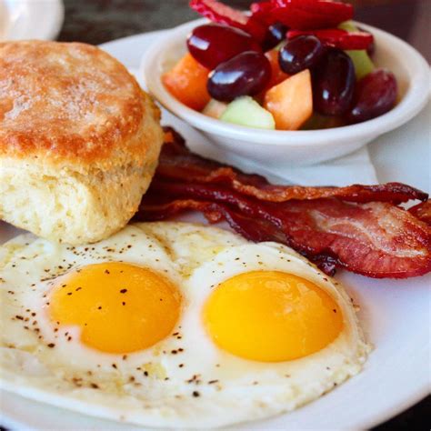 Big Bad Breakfast Heads to Nashville With Biscuits, Bacon, and ...