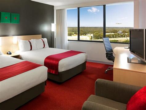 HOLIDAY INN MELBOURNE AIRPORT, AN IHG HOTEL (AU$160): (Tullamarine)