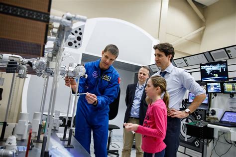 Prime Minister Trudeau and Ella-Grace visit the Canadian Space Agency in Saint-Hubert, Quebec