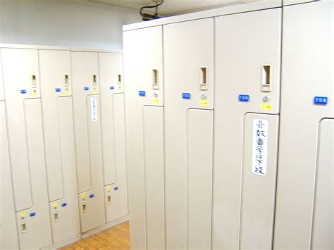 File:Locker room - Capsule In Akihabara.jpg - Wikimedia Commons