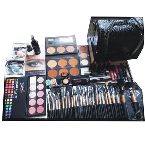 Become A Makeup Artist Effortlessly With This Makeup Artist Kit And Makeup Bag. - Fashion - Nigeria