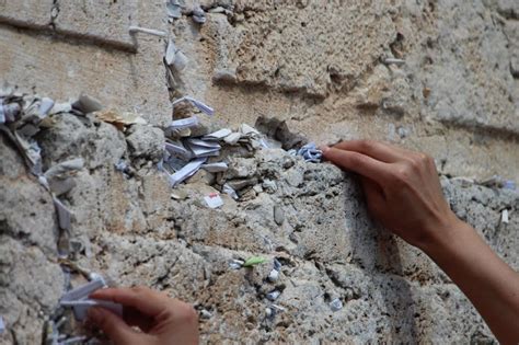 Trump Writes a Prayer for the Western Wall in Jerusalem: Has It Hand ...