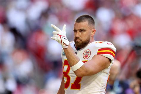 Efecto Taylor Swift: ventas de camiseta de Kelce se disparan 400%