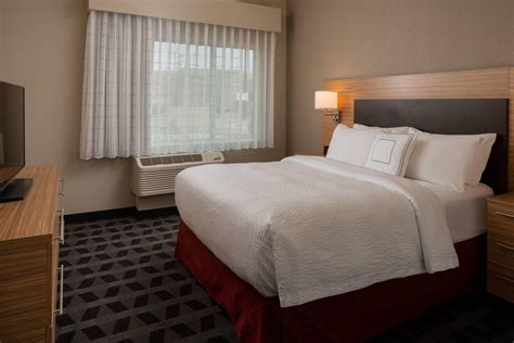 Hotel Suites Clarksville, TN & Hotels with Pools | TownePlace Suites ...