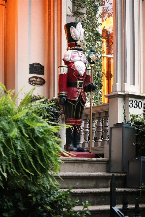 Where to Find the Best Savannah GA Christmas Lights - Savannah First-Timer's Guide