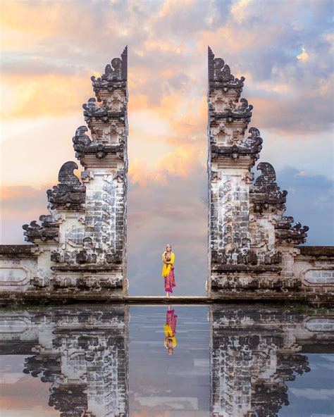 🌞🌙 The gates of heaven are a part of Bali’s most sacred mother temple ...