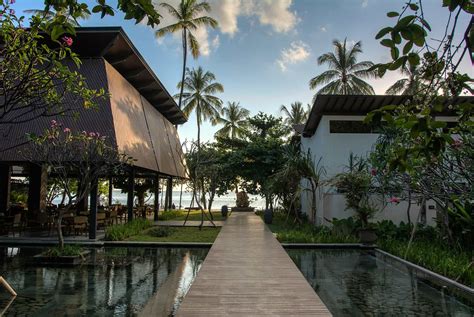 Lombok Hotel Photography - Katamaran Resort - lobby views of the walkway to the restaurant and ...