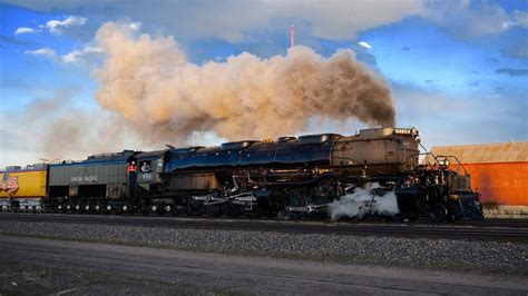 Big Boy 4014 Largest Steam Locomotive in the World Runs Again - YouTube