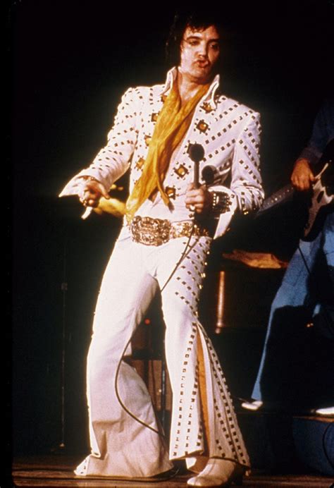 The World of Elvis Jumpsuits – 68 Pictures of Elvis Presley Performing ...