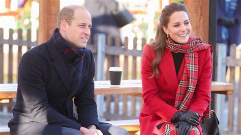 The Duke and Duchess of Cambridge release new festive family photo ...