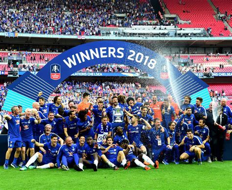 FA Cup final: Chelsea celebrate beating Manchester United at Wembley ...