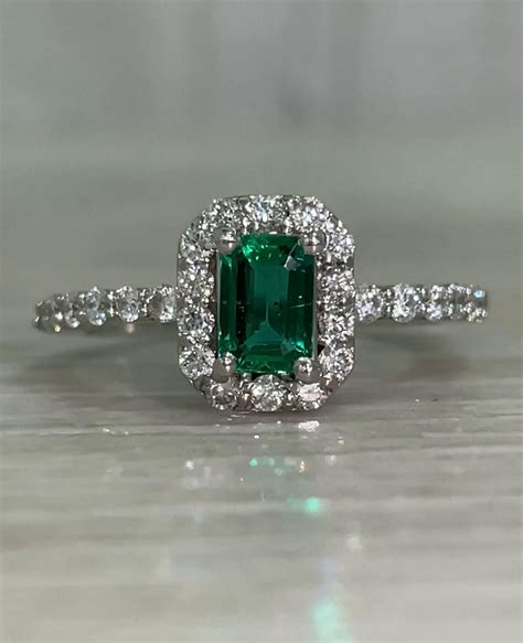 Emerald halo ring – Artofit