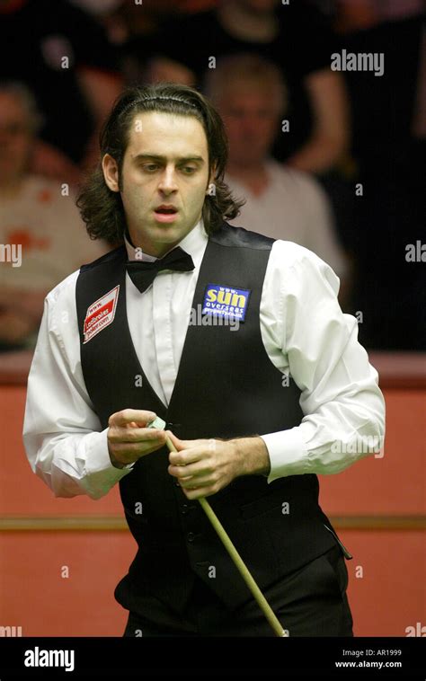 Ronnie O Sullivan playing in the 2004 World Snooker Championships at Stock Photo: 1513880 - Alamy