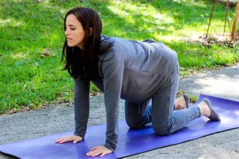 5 Safe Hip Stretches For Pregnancy To Prevent Hip Pain - Daily Mom