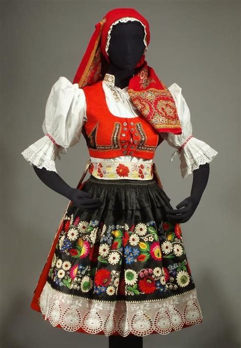 slovak folklore - Hľadať Googlom | Traditional outfits, Folk costume, Czech clothing