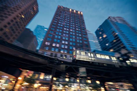 80+ Chicago Elevated Train Night Stock Photos, Pictures & Royalty-Free ...