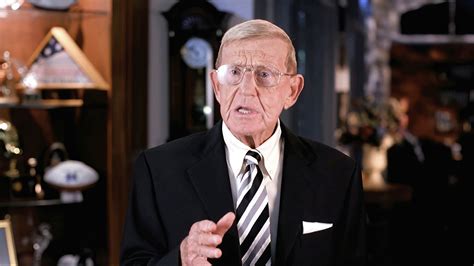 Longtime football coach Lou Holtz to get Medal of Freedom