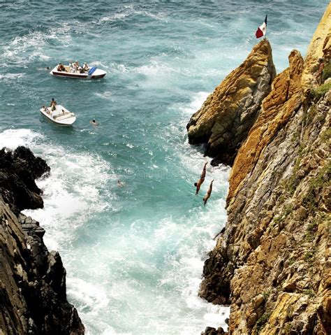 Acapulco - Mexico - Cliff Divers Editorial Image - Image of diving ...