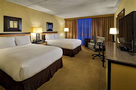 DoubleTree by Hilton Hotel Chicago - Arlington Heights, 75 W. Algonquin ...