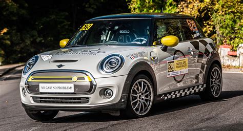 MINI Cooper SE Electric Hatchback Makes Its Rallying Debut | Carscoops
